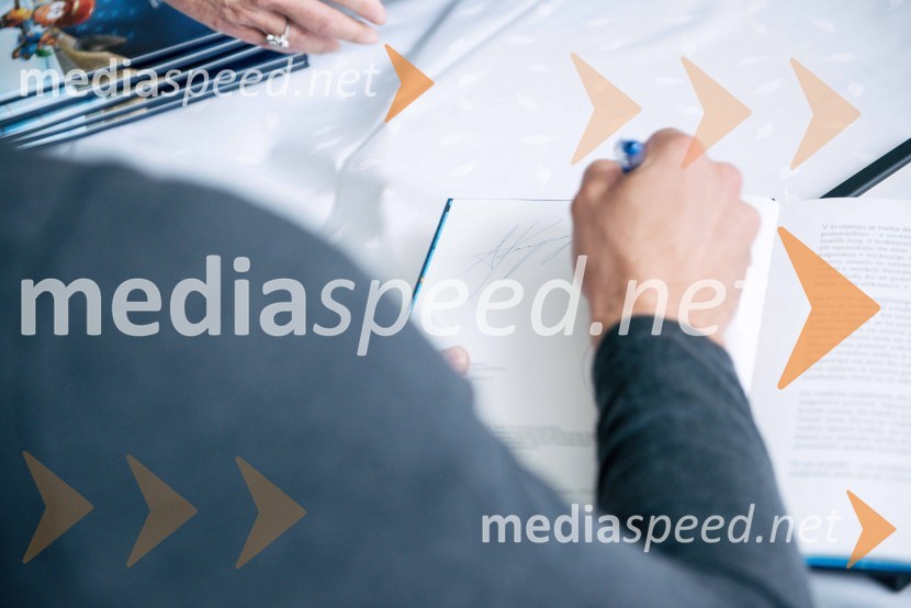 Svojo slikanico je dobil tudi Anže KopitarSvojo slikanico je dobil tudi Anže Kopitar