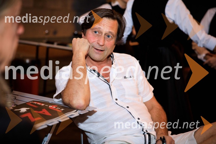  Uroš Maček, igralecJaz, umetnik. Jaz, državljan., predstavitev 63. sezone SMG