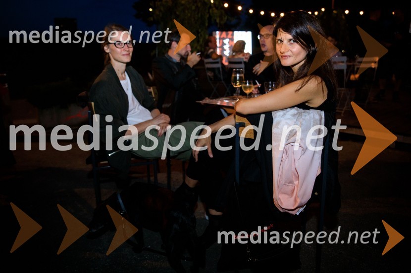  Urška Brodar, dramaturginja, Slovensko mladinsko gledališče;  Bara Kolenc, koreografinja, režiserka in filozofinjaJaz, umetnik. Jaz, državljan., predstavitev 63. sezone SMG