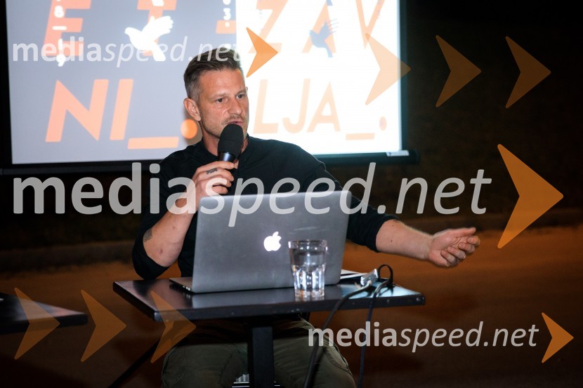  Tibor Mihelič Syed, direktor, Slovensko mladinsko gledališčeJaz, umetnik. Jaz, državljan., predstavitev 63. sezone SMG