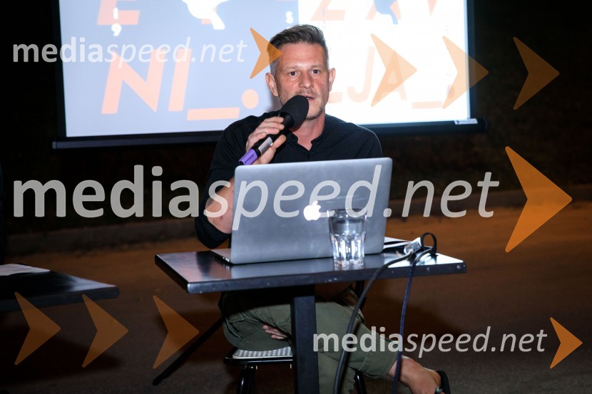  Tibor Mihelič Syed, direktor, Slovensko mladinsko gledališčeJaz, umetnik. Jaz, državljan., predstavitev 63. sezone SMG