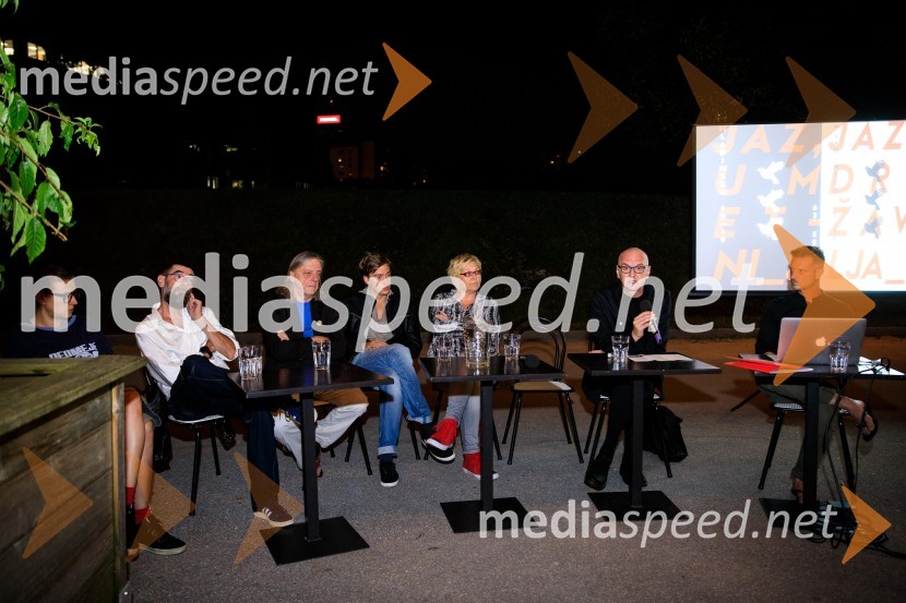  Anja Golob, pesnica, dramaturginja;  Matjaž Pograjc, režiser;  Andrej Rozman Roza,  igralec, pisatelj;  Daniel Day Škufca, režiser; mag. Neda Rusjan Bric, režiserka;  Goran Injac, umetniški vodja, Slovensko mladinsko gledališče;  Tibor Mihelič Syed, direktor, Slovensko mladinsko gledališčeJaz, umetnik. Jaz, državljan., predstavitev 63. sezone SMG