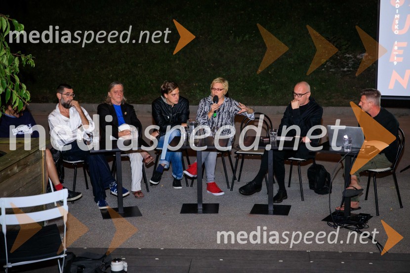  Matjaž Pograjc, režiser;  Andrej Rozman Roza,  igralec, pisatelj;  Daniel Day Škufca, režiser; mag. Neda Rusjan Bric, režiserka;  Goran Injac, umetniški vodja, Slovensko mladinsko gledališče;  Tibor Mihelič Syed, direktor, Slovensko mladinsko gledališčeJaz, umetnik. Jaz, državljan., predstavitev 63. sezone SMG