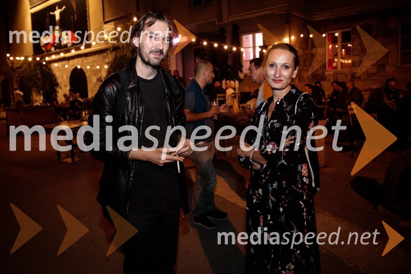  ... ;  Helena Grahek, vodja marketinga in odnosi z javnostmi, Slovensko mladinsko gledališčeJaz, umetnik. Jaz, državljan., predstavitev 63. sezone SMG