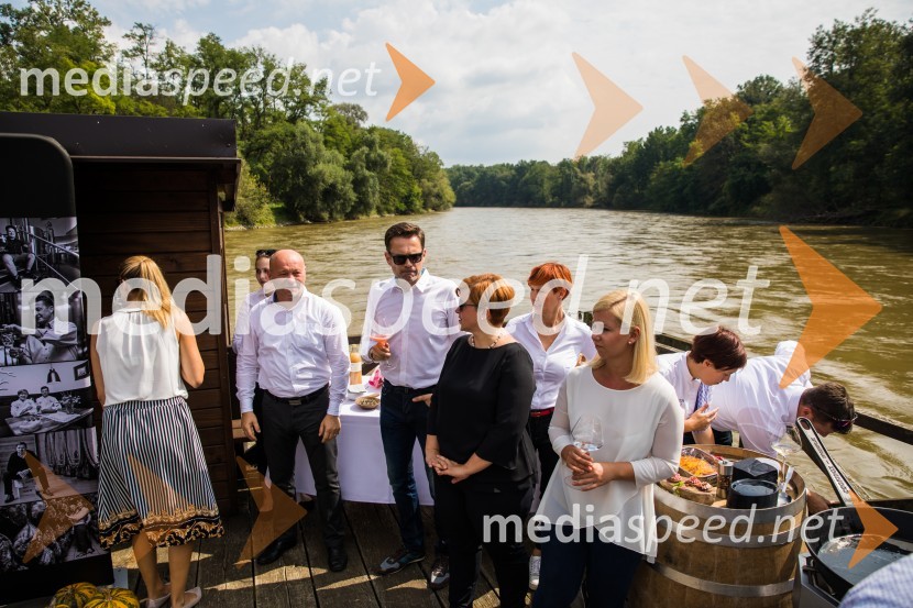  Janez Janko Kodila, direktor Kodila d.o.o.;  Gorazd Kocbek, Oljarna Kocbek;  Tanja Pintarič, Gostilna Rajh;  Helena  Kodila, Kodila d.o.o.;  ... Gourmet Over Mura 2018, predstavitev projekta