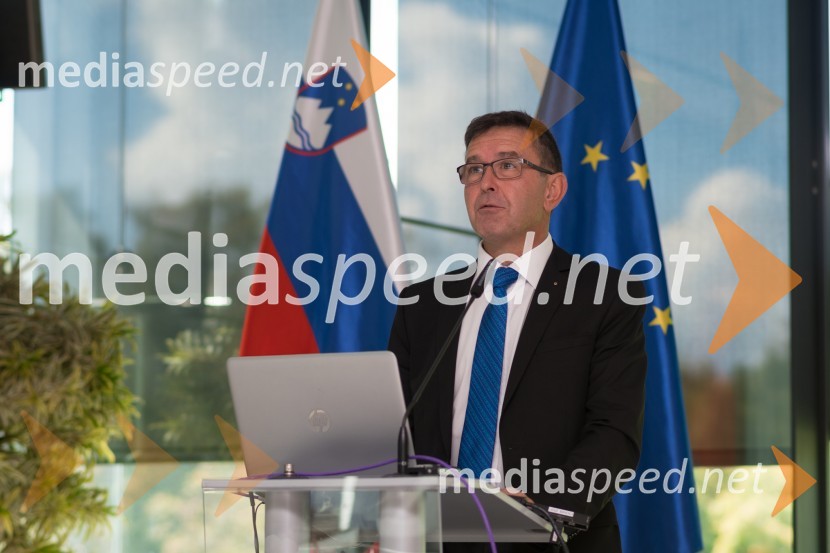  Boris Koprivnikar, minister za javno upravo RSKibernetska varnost, konferenca