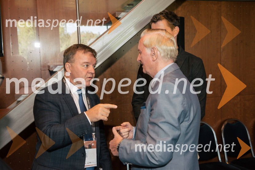  John  Doma, častni konzul Republike Slovenije;  Gorazd Žmavc, minister brez listnice na uradu za Slovence v zamejstvu in po svetu13. Strateški Forum, otvoritev