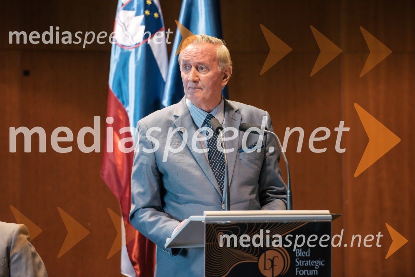  Gorazd Žmavc, minister brez listnice na uradu za Slovence v zamejstvu in po svetu13. Strateški Forum, otvoritev