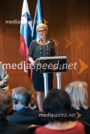 dr. Aleksandra Pivec, državna sekretarka v kabinetu ministra na Uradu Vlade RS za Slovence v zamejstvu in po svetu, predsednica MO DeSUS Ptuj13. Strateški Forum, otvoritev