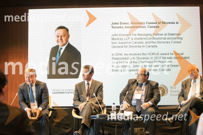 John  Doma, častni konzul Republike Slovenije;  Zvone Žigon, Urad Vlade Republike Slovenije za Slovence v zamejstvu in po svetu;  Raymond  Xerri, politik;  Terens – Nikolaos  Quick, novinar in politik13. Strateški Forum, otvoritev