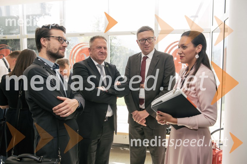  ... ;  Zdravko Počivalšek, minister za gospodarski razvoj in tehnologijo;  ... ;  ... 13. Strateški Forum, otvoritev