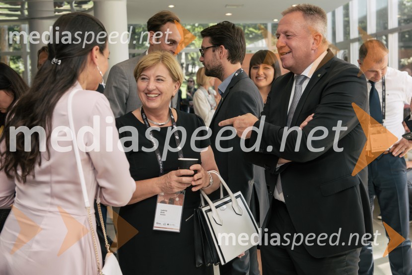  Ljudmila Novak, političarka;  Zdravko Počivalšek, minister za gospodarski razvoj in tehnologijo13. Strateški Forum, otvoritev