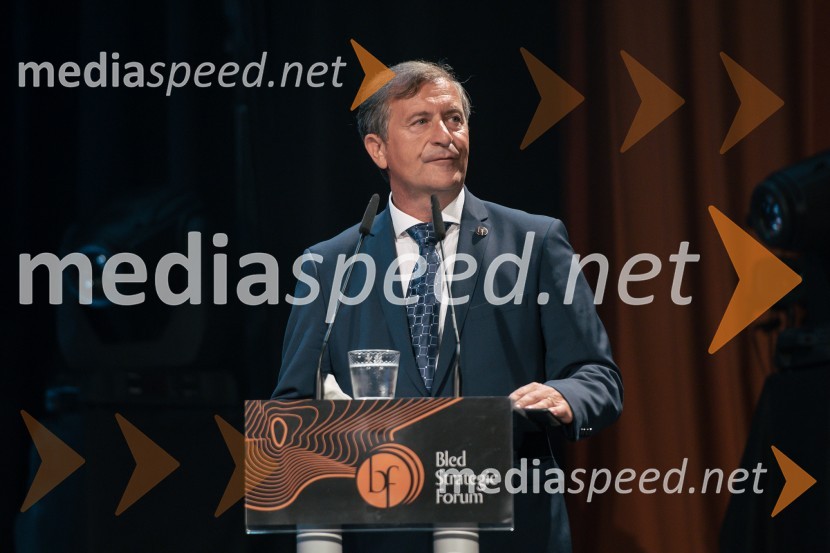  Karl Erjavec, minister za zunanje zadeve RS, predsednik stranke Desus13. Strateški Forum, otvoritev