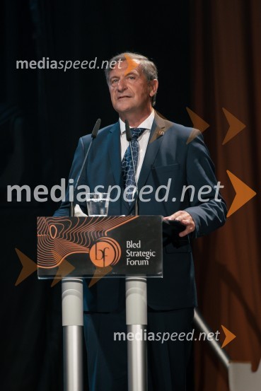  Karl Erjavec, minister za zunanje zadeve RS, predsednik stranke Desus13. Strateški Forum, otvoritev