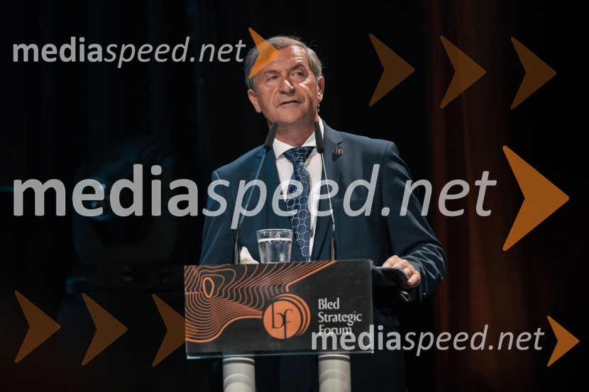  Karl Erjavec, minister za zunanje zadeve RS, predsednik stranke Desus13. Strateški Forum, otvoritev