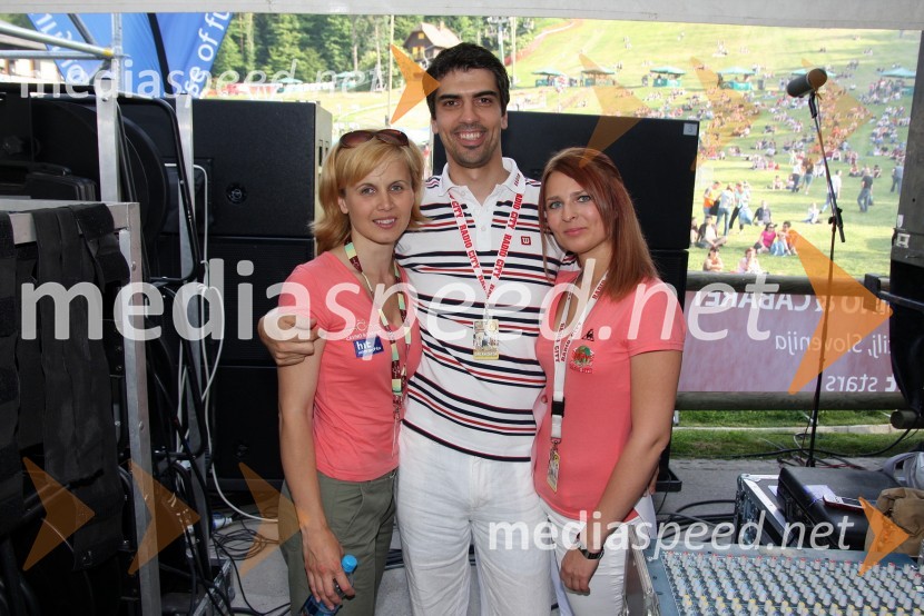 Anita Mlakar, novinarka in moderatorka Radia City, Bor Greiner, odgovorni urednik Radia City in Eva Vilčnik, sodelavka Radia CityRadio City koncert 2008