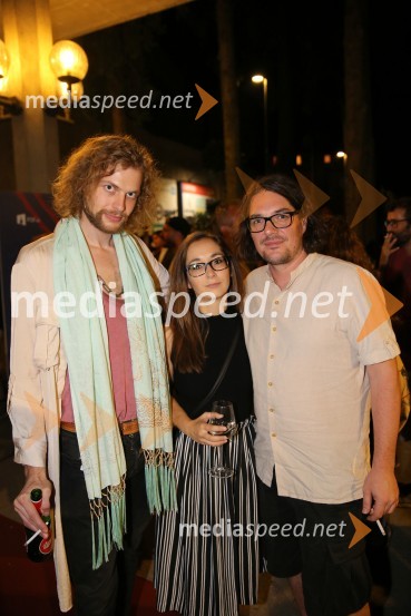  Miha Zajklar Možina, režiser;  Jerca Jerič, producentka;  ... Zgodovinski  zaključek 21. Festivala slovenskega filma