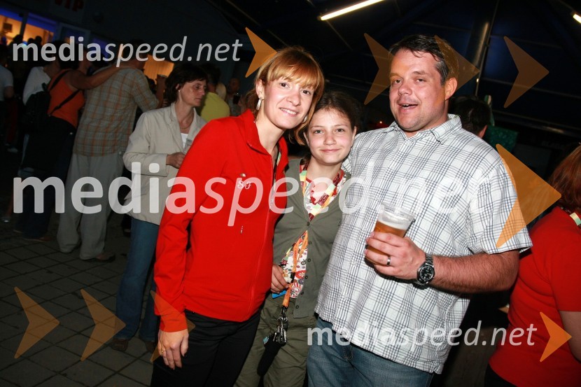 Boštjan Pepevnik, vodja poslovne enote Porsche Ptujska cesta z ženo Nino in ...Radio City koncert 2008