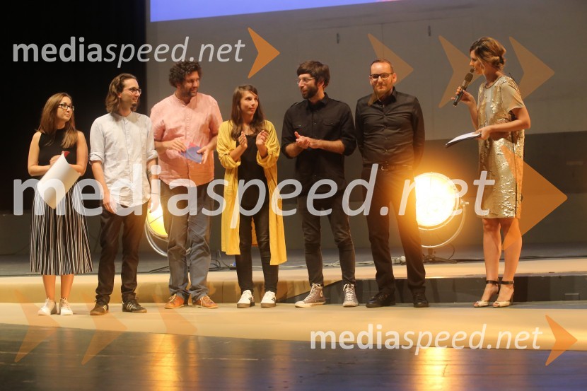  Jerca Jerič, producentka;  Andraž Jerič, producent;  ... ;  ... ;  Matevž Jerman, režiser;  Darko Štante, režiser;  Karin Sabadin, TV voditeljicaZgodovinski  zaključek 21. Festivala slovenskega filma