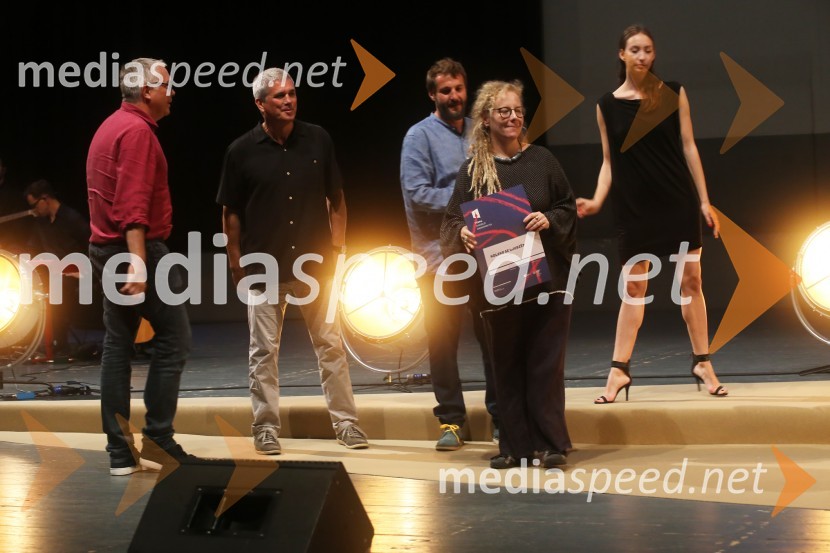  ... ;  ... ;  Miloš Srdič, snemalec;  Nina Blažin, režiserka;  ... Zgodovinski  zaključek 21. Festivala slovenskega filma