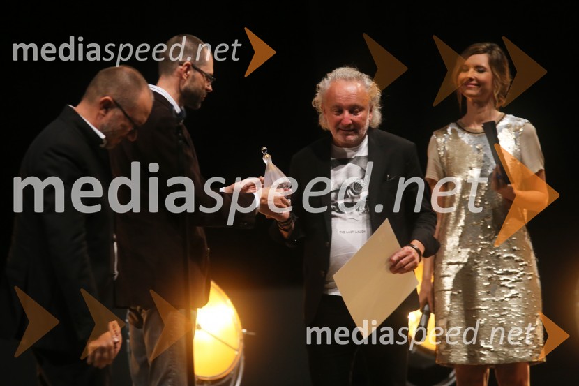  ... ;  ... ;  Peter Bratuša, režiser;  Karin Sabadin, TV voditeljicaZgodovinski  zaključek 21. Festivala slovenskega filma