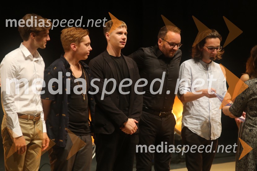  Matej Zemljič, igralec;  Gašper Gep Markun;  Timon Šturbej, igralec;  Darko Štante, režiser;  Andraž Jerič, filmski producentZgodovinski  zaključek 21. Festivala slovenskega filma