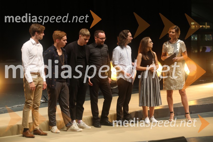  Matej Zemljič, igralec;  Gašper Gep Markun;  Timon Šturbej, igralec;  Darko Štante, režiser;  Andraž Jerič, filmski producent;  Jerca Jerič, producentka;  Karin Sabadin, TV voditeljicaZgodovinski  zaključek 21. Festivala slovenskega filma