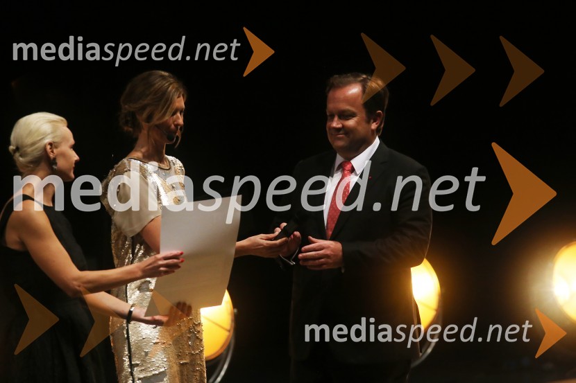  ... ;  Karin Sabadin, TV voditeljica;  Dejan Prešiček, minister za kulturo RSZgodovinski  zaključek 21. Festivala slovenskega filma