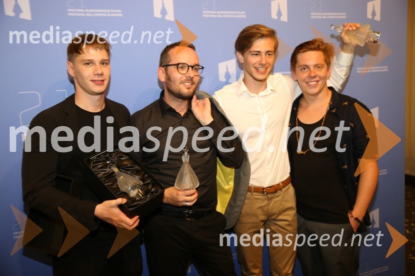  Timon Šturbej, igralec;  Darko Štante, režiser;  Matej Zemljič, igralec;  Gašper Gep MarkunZgodovinski  zaključek 21. Festivala slovenskega filma