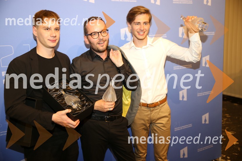  Timon Šturbej, igralec;  Darko Štante, režiser;  Matej Zemljič, igralecZgodovinski  zaključek 21. Festivala slovenskega filma