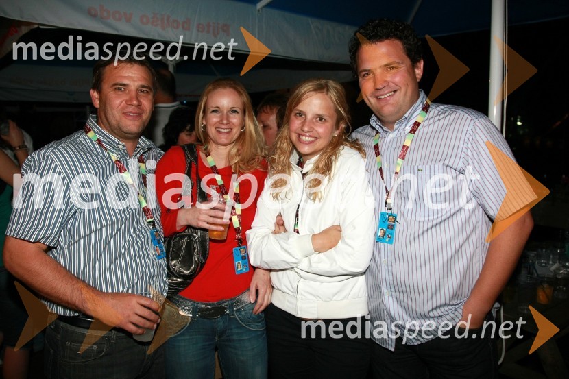 ..., ... in Damijan Koletnik, direktor Dravskih elektrarn Maribor in predsednik Nadzornega sveta Telekoma z ženo SandroRadio City koncert 2008