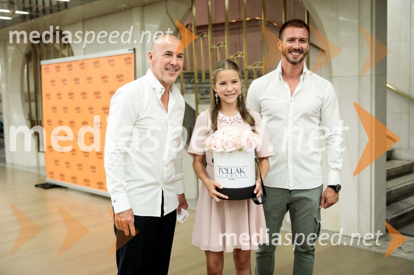  ... ;  Tara  Milharčič, igralka;  ... Slavnostna premiera mladinske romantične komedije Gajin svet