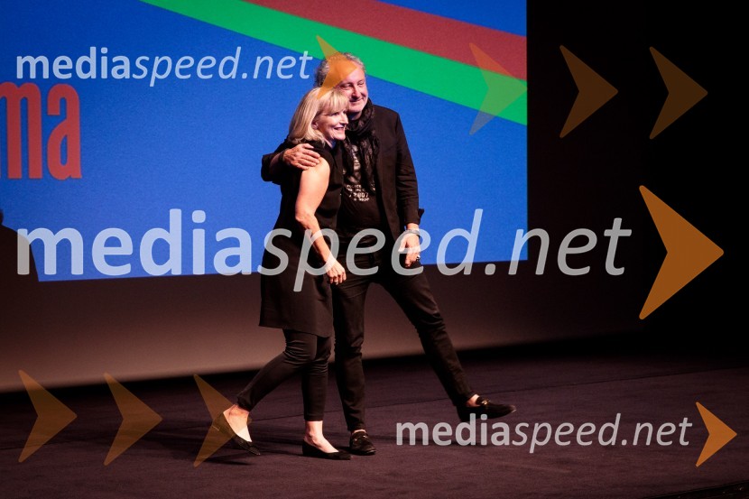  Špela Levičnik Oblak, scenaristka, direktorica Luna TBWA;  Peter Bratuša, režiserSlavnostna premiera mladinske romantične komedije Gajin svet