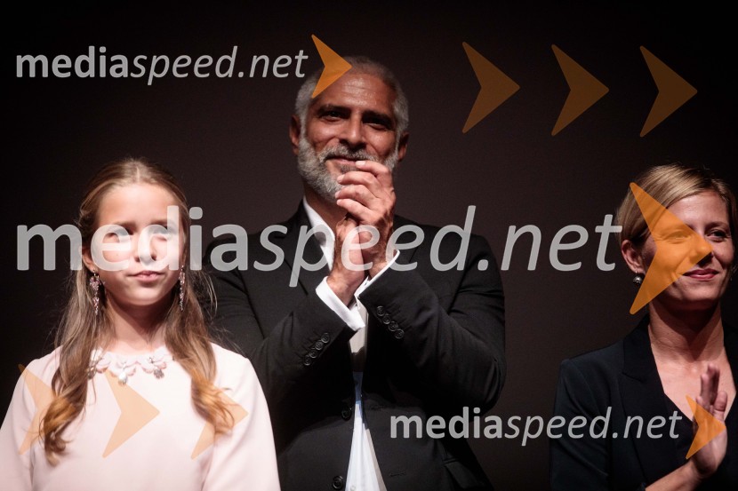  Tara  Milharčič, igralka;  Sebastian Cavazza, dramski in filmski igralec;  Jana Zupančič, igralkaSlavnostna premiera mladinske romantične komedije Gajin svet