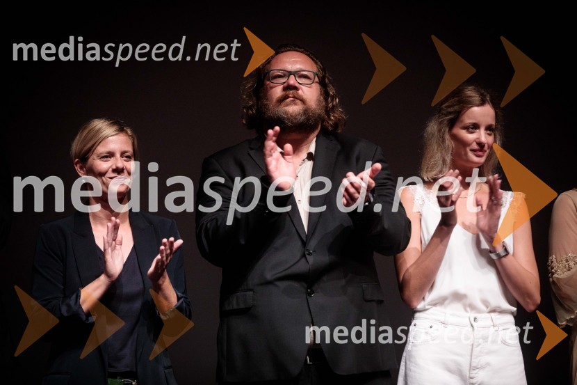  Jana Zupančič, igralka;  ... ;  Ajda Smrekar, igralkaSlavnostna premiera mladinske romantične komedije Gajin svet