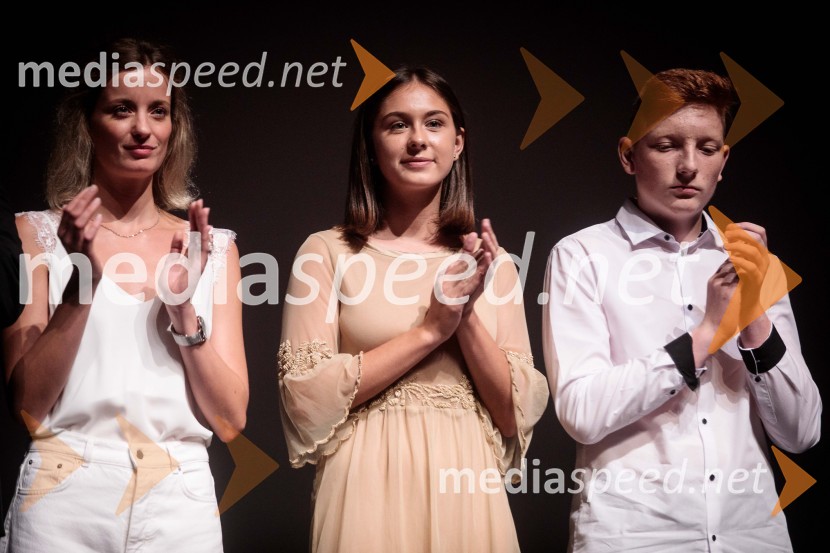  Ajda Smrekar, igralka;  Gitica  Jakopin, igralka;  ... Slavnostna premiera mladinske romantične komedije Gajin svet