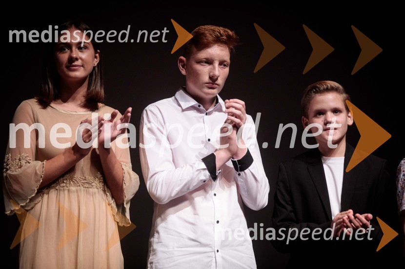  Gitica  Jakopin, igralka;  ... ;  ... Slavnostna premiera mladinske romantične komedije Gajin svet