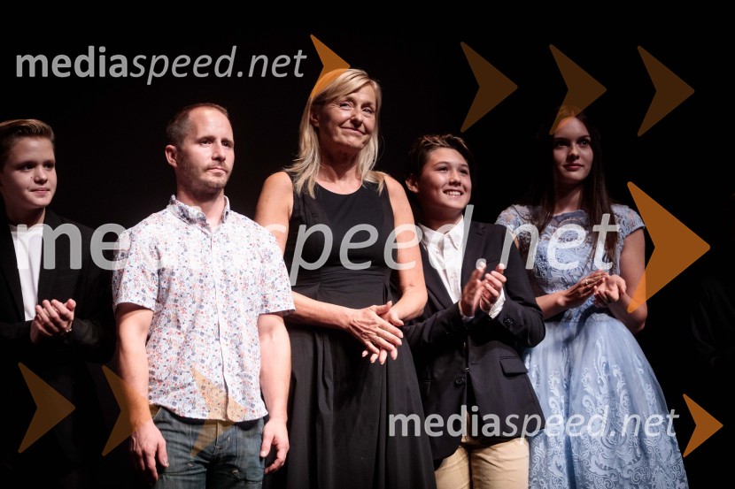  Miha Brajnik, igralec, voditelj;  Judita Zidar, igralka;  Žak Župan Galunič, igralec;  Neža  Smolinsky, igralkaSlavnostna premiera mladinske romantične komedije Gajin svet