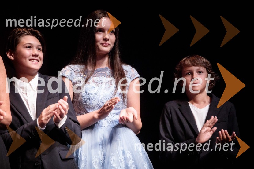  ... ;  Neža  Smolinsky, igralka;  Anže  Gorenc, igralecSlavnostna premiera mladinske romantične komedije Gajin svet