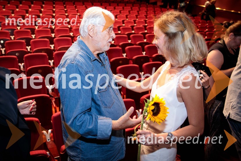  Boris Cavazza, igralec;  Ajda Smrekar, igralkaSlavnostna premiera mladinske romantične komedije Gajin svet