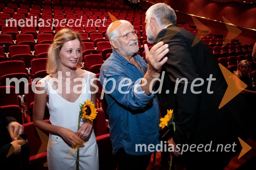  Ajda Smrekar, igralka;  Boris Cavazza, igralec;  Sebastian Cavazza, dramski in filmski igralecSlavnostna premiera mladinske romantične komedije Gajin svet