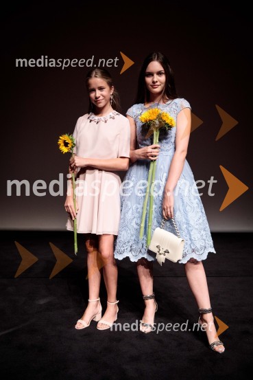  Tara  Milharčič, igralka;  Neža  Smolinsky, igralkaSlavnostna premiera mladinske romantične komedije Gajin svet