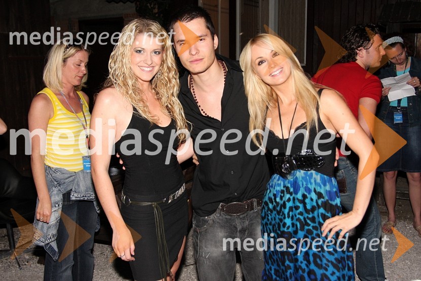 Niki, pevka, Denis, pevec in Saša Lendero, pevkaKoncert ob 12. obletnici televizije RTS