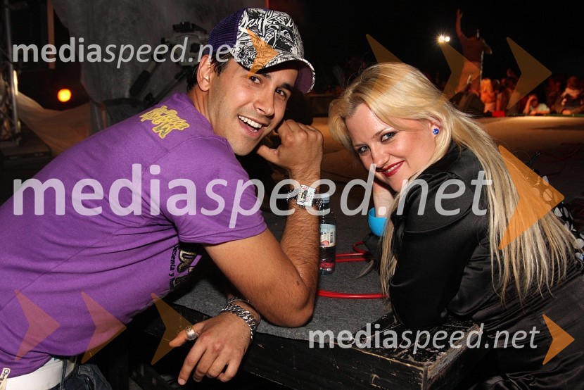 Domen Kumer, pevec in Mirna Reynolds, pevkaKoncert ob 12. obletnici televizije RTS