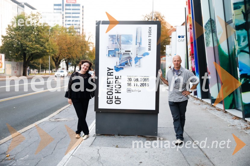 Petra  Bizilj Silva, kustosinja v AS Galeriji;  Marko  Tušek, umetnikOdprtje razstave Geometry of hope v AS Galeriji
