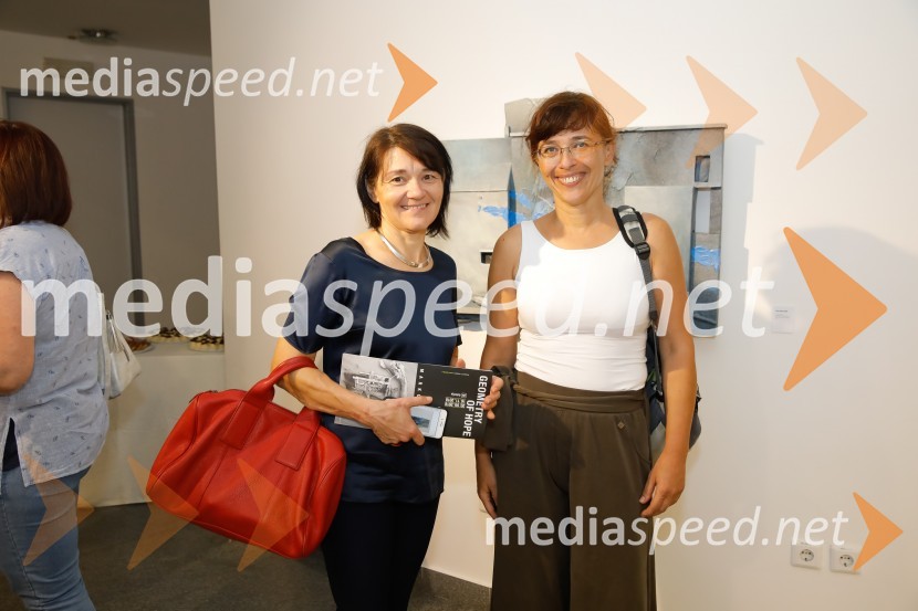  Anamarija  Stibilj Šajn, umetnostna zgodovinarka in likovna kritičarka;  Mateja Škorc, psihoterapevtkaOdprtje razstave Geometry of hope v AS Galeriji