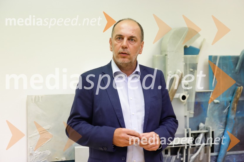  Gabrijel Škof, predsednik uprave Adriatica Slovenice (AS)Odprtje razstave Geometry of hope v AS Galeriji