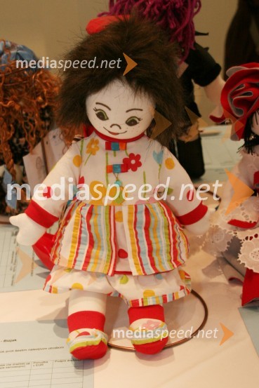 Olimpijca Luka in Iztok, oblikovalka Estera Savič BizjakUNICEF-ova dobrodelna dražba Punčk iz cunj