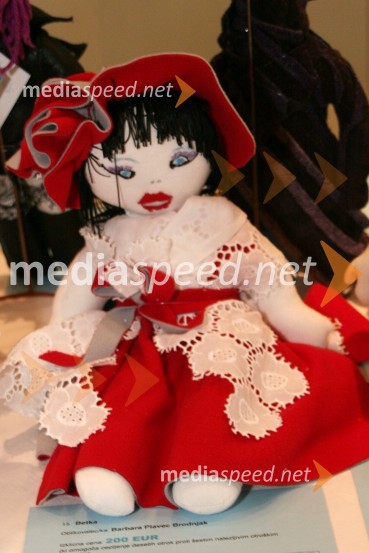 Betka, oblikovalka Barbara Plavec BrodnjakUNICEF-ova dobrodelna dražba Punčk iz cunj