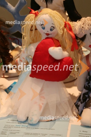 Angelca, oblikovalka Maja FermeUNICEF-ova dobrodelna dražba Punčk iz cunj